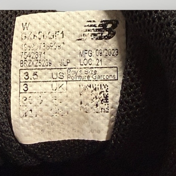 Kids New Balance Fresh Foam 650v1 size 3.5 - Picture 4 of 7